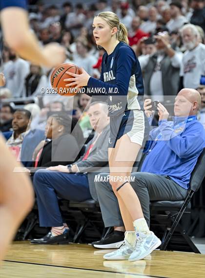 Thumbnail 2 in Borden vs. Lafayette Central Catholic photogallery.
