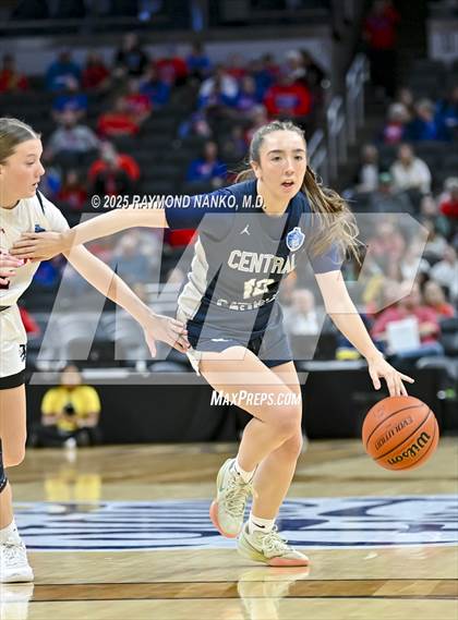 Thumbnail 3 in Borden vs. Lafayette Central Catholic photogallery.