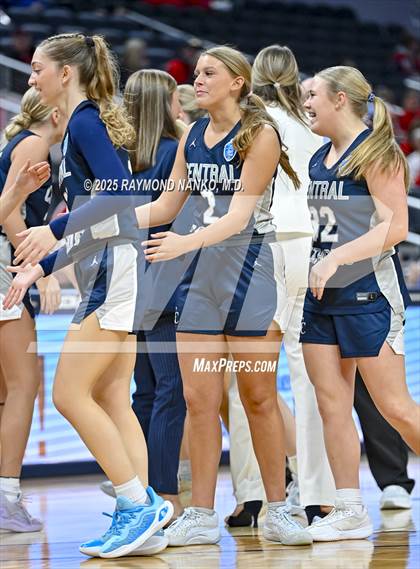 Thumbnail 2 in Borden vs. Lafayette Central Catholic photogallery.