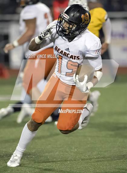 Thumbnail 3 in Monroe vs. Sumner (WIAA 4A Quarterfinal) photogallery.