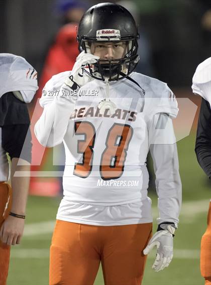 Thumbnail 2 in Monroe vs. Sumner (WIAA 4A Quarterfinal) photogallery.