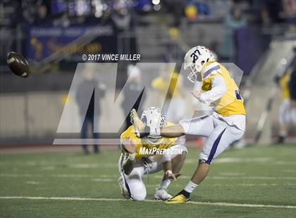 Thumbnail 2 in Monroe vs. Sumner (WIAA 4A Quarterfinal) photogallery.