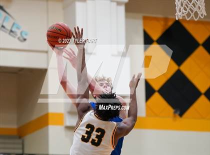 Thumbnail 3 in Franklin Central @ Avon photogallery.