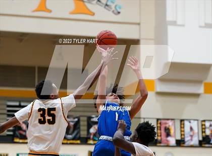 Thumbnail 3 in Franklin Central @ Avon photogallery.