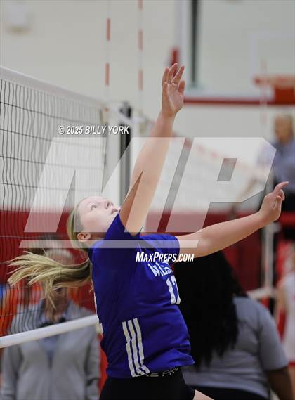 Thumbnail 1 in Wills Point vs Mabank photogallery.