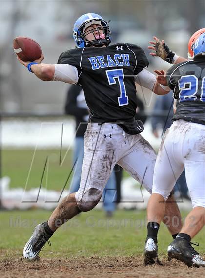 Thumbnail 3 in Long Beach @ Carey (Section 8 Class II Quarterfinal) photogallery.