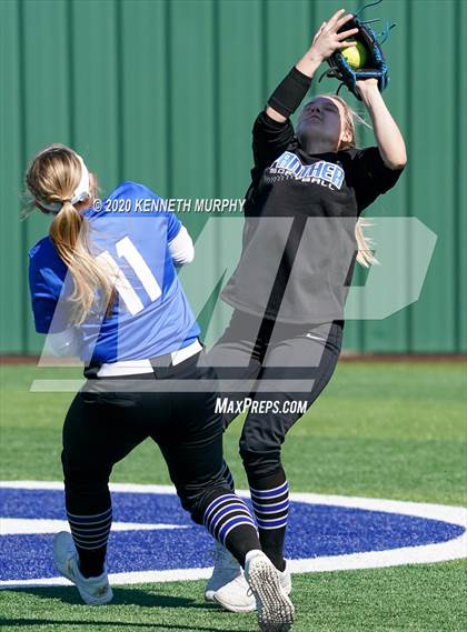 Thumbnail 1 in North Forney vs Midlothian (Midlothian Tournament) photogallery.