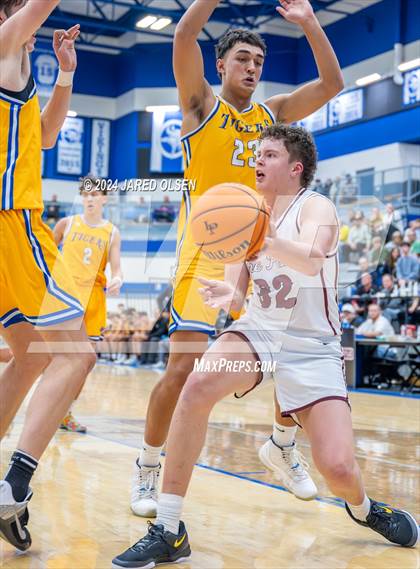 Thumbnail 1 in Orem vs. Lone Peak photogallery.