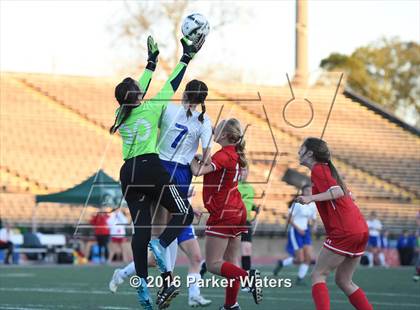 Thumbnail 3 in Vandebilt Catholic vs. Academy of the Sacred Heart (LHSAA D3 Final) photogallery.