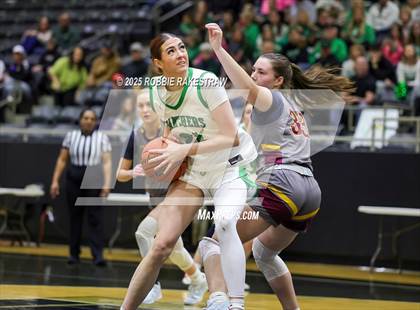 Thumbnail 3 in Paradise vs. Bells (UIL 3A D2 Regional Final Playoff) photogallery.