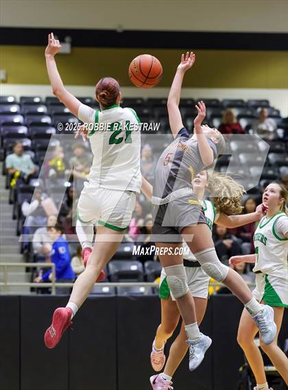 Thumbnail 3 in Paradise vs. Bells (UIL 3A D2 Regional Final Playoff) photogallery.