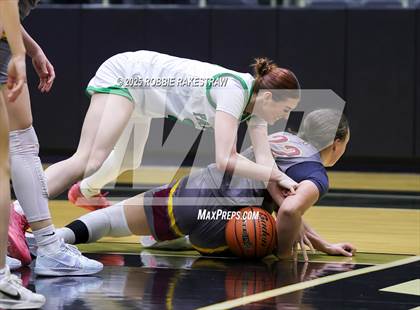 Thumbnail 3 in Paradise vs. Bells (UIL 3A D2 Regional Final Playoff) photogallery.