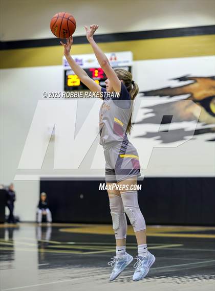Thumbnail 3 in Paradise vs. Bells (UIL 3A D2 Regional Final Playoff) photogallery.
