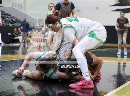 Thumbnail 2 in Paradise vs. Bells (UIL 3A D2 Regional Final Playoff) photogallery.