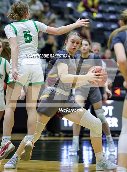 Thumbnail 1 in Paradise vs. Bells (UIL 3A D2 Regional Final Playoff) photogallery.