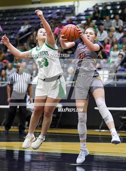 Thumbnail 3 in Paradise vs. Bells (UIL 3A D2 Regional Final Playoff) photogallery.