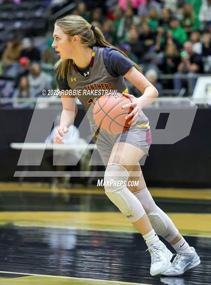 Thumbnail 3 in Paradise vs. Bells (UIL 3A D2 Regional Final Playoff) photogallery.