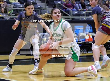 Thumbnail 1 in Paradise vs. Bells (UIL 3A D2 Regional Final Playoff) photogallery.