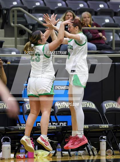 Thumbnail 2 in Paradise vs. Bells (UIL 3A D2 Regional Final Playoff) photogallery.