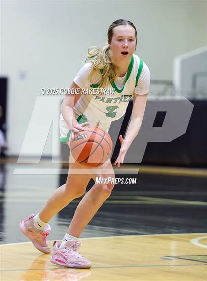 Thumbnail 2 in Paradise vs. Bells (UIL 3A D2 Regional Final Playoff) photogallery.