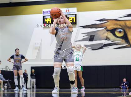 Thumbnail 3 in Paradise vs. Bells (UIL 3A D2 Regional Final Playoff) photogallery.
