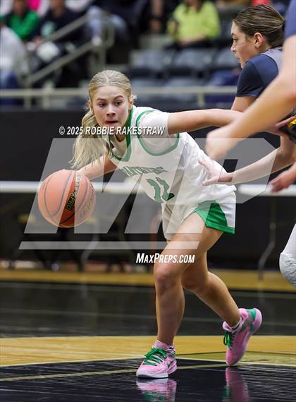 Thumbnail 2 in Paradise vs. Bells (UIL 3A D2 Regional Final Playoff) photogallery.