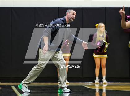 Thumbnail 1 in Paradise vs. Bells (UIL 3A D2 Regional Final Playoff) photogallery.