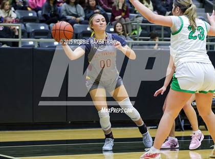 Thumbnail 3 in Paradise vs. Bells (UIL 3A D2 Regional Final Playoff) photogallery.