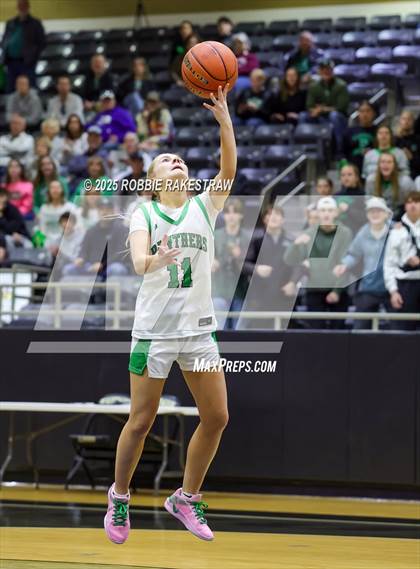 Thumbnail 3 in Paradise vs. Bells (UIL 3A D2 Regional Final Playoff) photogallery.