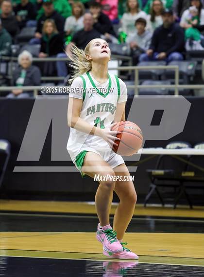 Thumbnail 2 in Paradise vs. Bells (UIL 3A D2 Regional Final Playoff) photogallery.