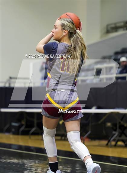 Thumbnail 2 in Paradise vs. Bells (UIL 3A D2 Regional Final Playoff) photogallery.