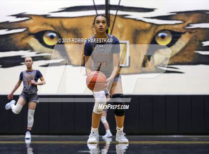 Thumbnail 1 in Paradise vs. Bells (UIL 3A D2 Regional Final Playoff) photogallery.