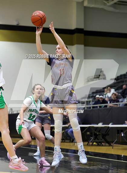 Thumbnail 2 in Paradise vs. Bells (UIL 3A D2 Regional Final Playoff) photogallery.