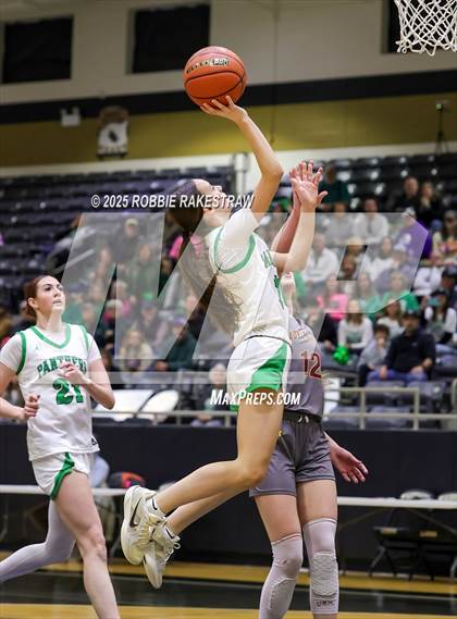 Thumbnail 2 in Paradise vs. Bells (UIL 3A D2 Regional Final Playoff) photogallery.
