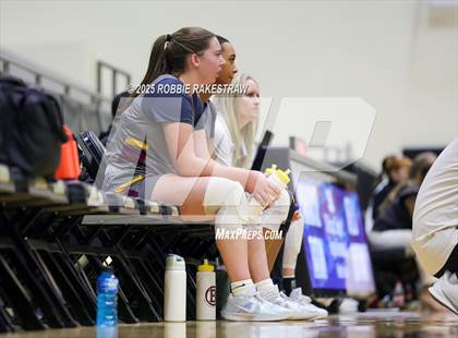 Thumbnail 1 in Paradise vs. Bells (UIL 3A D2 Regional Final Playoff) photogallery.