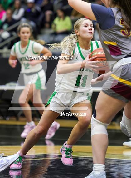 Thumbnail 1 in Paradise vs. Bells (UIL 3A D2 Regional Final Playoff) photogallery.