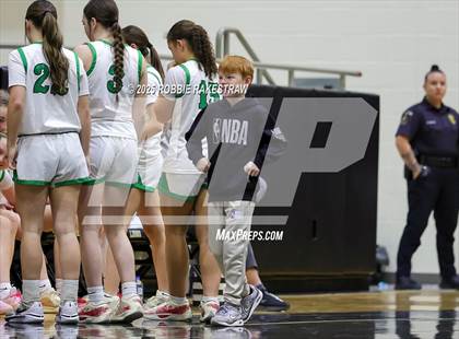 Thumbnail 1 in Paradise vs. Bells (UIL 3A D2 Regional Final Playoff) photogallery.
