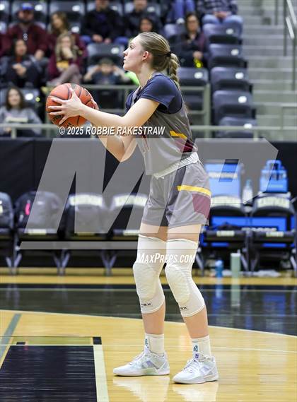 Thumbnail 3 in Paradise vs. Bells (UIL 3A D2 Regional Final Playoff) photogallery.