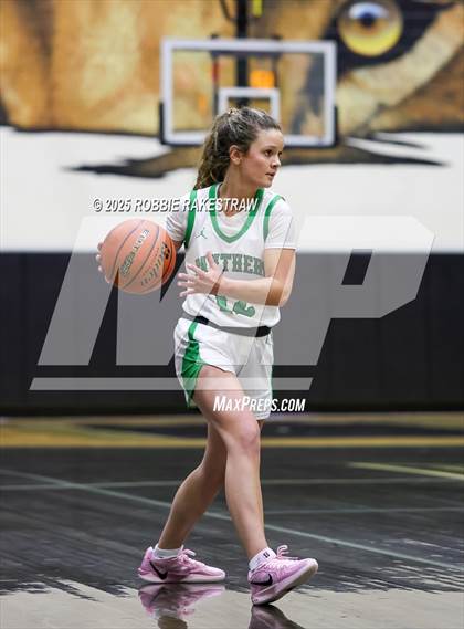 Thumbnail 1 in Paradise vs. Bells (UIL 3A D2 Regional Final Playoff) photogallery.