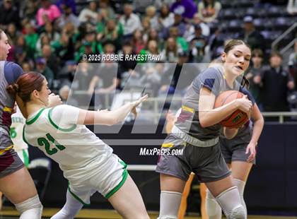 Thumbnail 3 in Paradise vs. Bells (UIL 3A D2 Regional Final Playoff) photogallery.