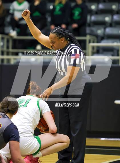 Thumbnail 1 in Paradise vs. Bells (UIL 3A D2 Regional Final Playoff) photogallery.