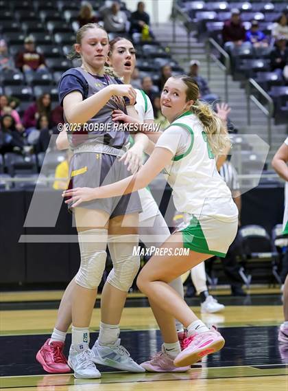 Thumbnail 3 in Paradise vs. Bells (UIL 3A D2 Regional Final Playoff) photogallery.