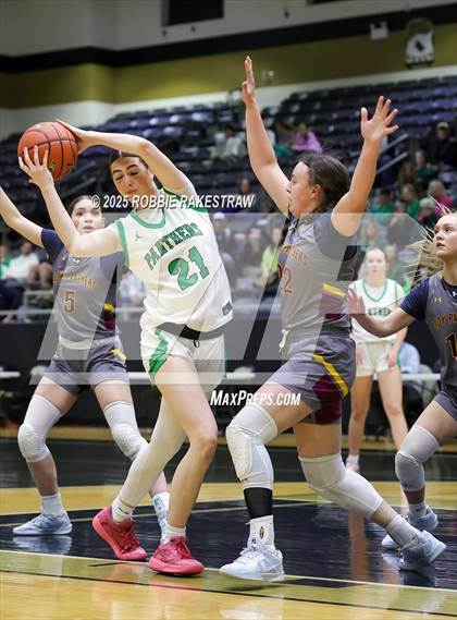 Thumbnail 2 in Paradise vs. Bells (UIL 3A D2 Regional Final Playoff) photogallery.