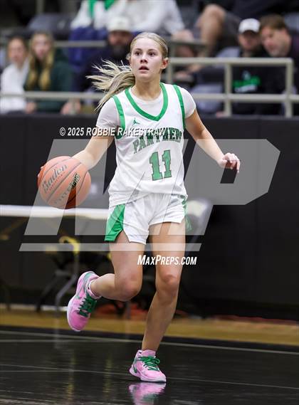 Thumbnail 3 in Paradise vs. Bells (UIL 3A D2 Regional Final Playoff) photogallery.