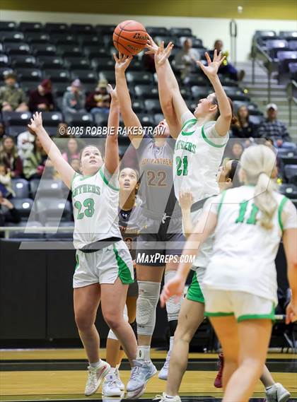 Thumbnail 2 in Paradise vs. Bells (UIL 3A D2 Regional Final Playoff) photogallery.