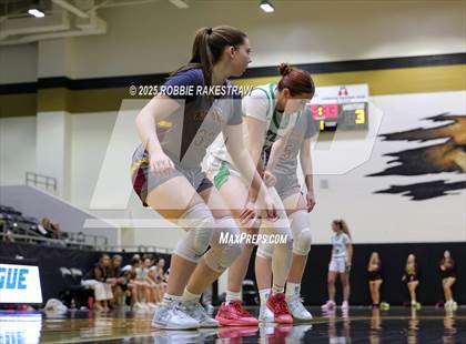 Thumbnail 1 in Paradise vs. Bells (UIL 3A D2 Regional Final Playoff) photogallery.