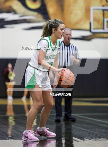 Thumbnail 2 in Paradise vs. Bells (UIL 3A D2 Regional Final Playoff) photogallery.