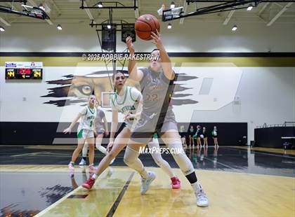 Thumbnail 2 in Paradise vs. Bells (UIL 3A D2 Regional Final Playoff) photogallery.