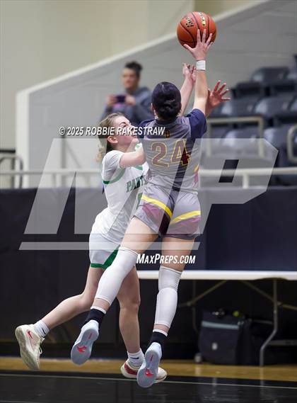 Thumbnail 2 in Paradise vs. Bells (UIL 3A D2 Regional Final Playoff) photogallery.