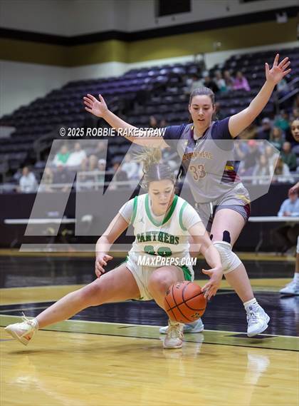 Thumbnail 2 in Paradise vs. Bells (UIL 3A D2 Regional Final Playoff) photogallery.